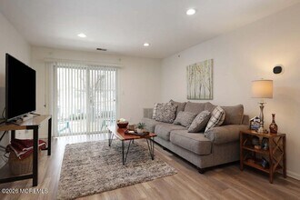Building Photo - 1015 Wedgewood Cir