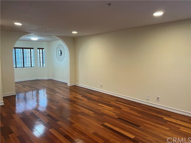 Building Photo - 421 N Chapel Ave