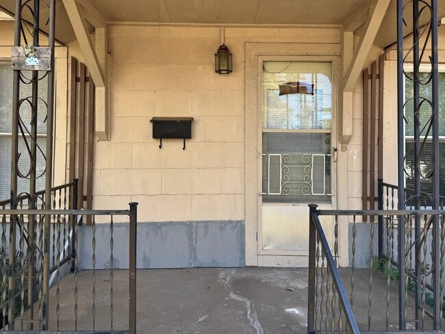 Foto del edificio - 704 Reagan St