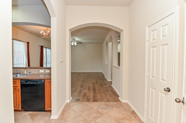Building Photo - 2106 Castle Gardens Ln