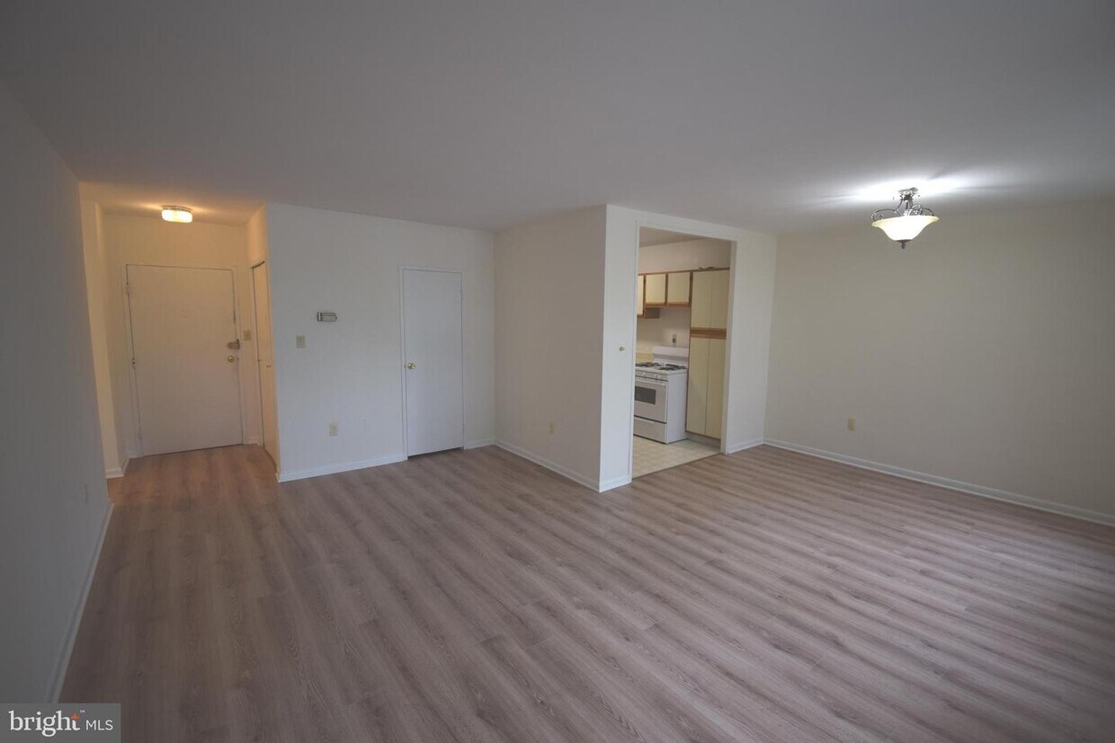 6621 Wakefield Dr Unit 107, Alexandria, VA 22307 Room for Rent in