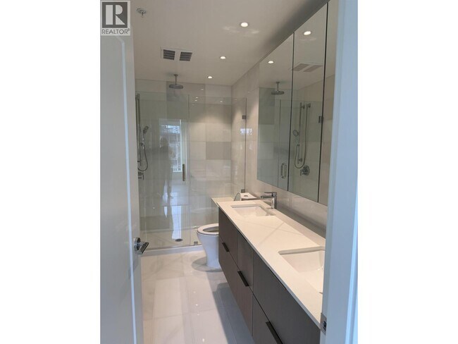 Photo du bâtiment - 6138 Birney Ave