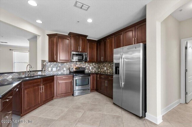 Foto del edificio - 4480 Deerwood Lake Pkwy