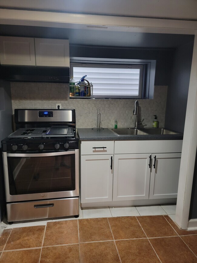 New appliances and sink - 4740 W Patterson Ave