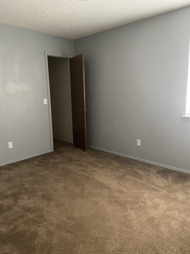 2nd bedroom - 125 Cripple Creek Ln