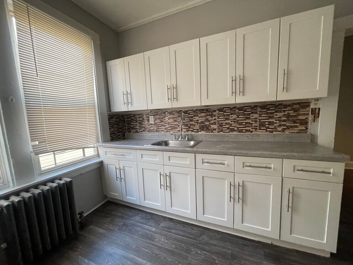 413 Leslie St Unit 2L, Newark, NJ 07112 Apartments in Newark, NJ