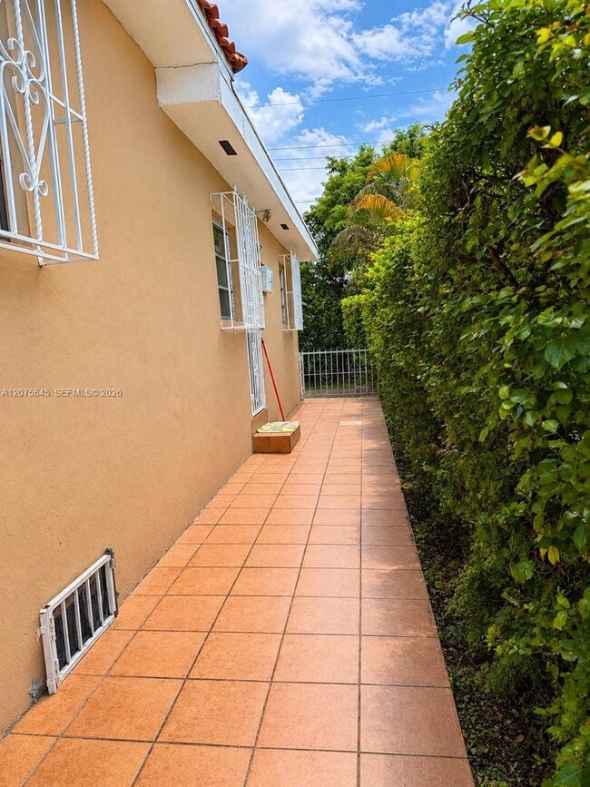 Foto del edificio - 6488 SW 25th St