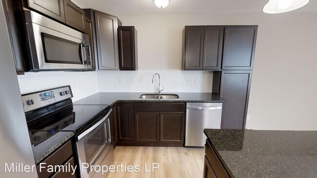 Building Photo - 4 br, 3.5 bath House - 711 Deer Haven