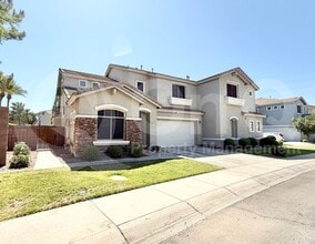 Building Photo - 3913 S Crosscreek Dr