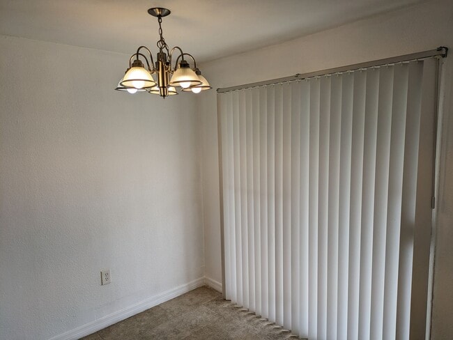 Building Photo - 140 Minna Ln