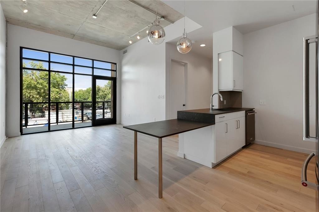 Foto principal - 310 Comal St