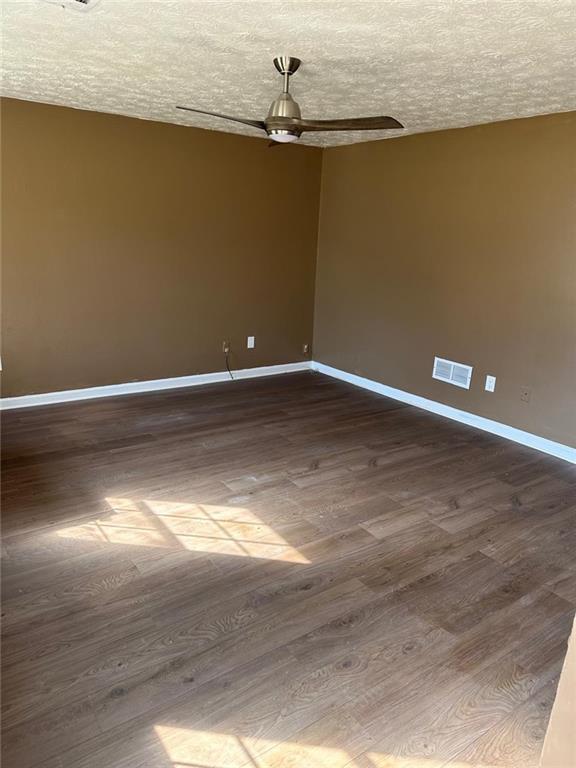 Foto del edificio - 880 Five Forks Trickum Rd SW