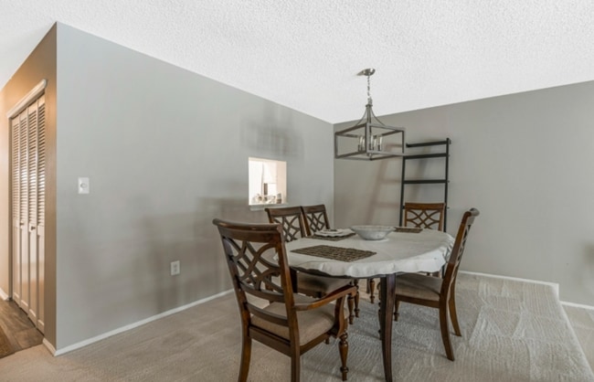 Foto del edificio - 1407 Doolittle Dr