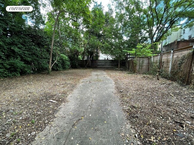 Building Photo - 257 Adelphi St
