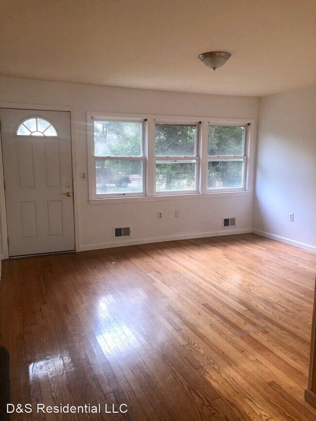 Building Photo - 4 br, 1 bath House - 4030 Englishtown Rd.