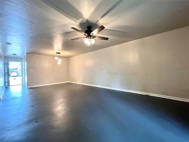 Building Photo - 7021 SW 17th Pl
