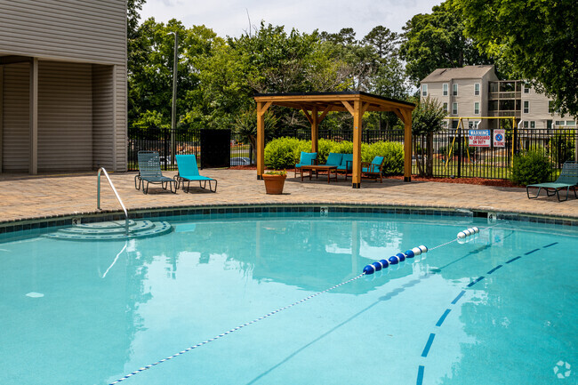 Pool - Meadowood Apartments