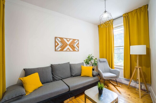 Photo du bâtiment - 2390 Rue Frontenac