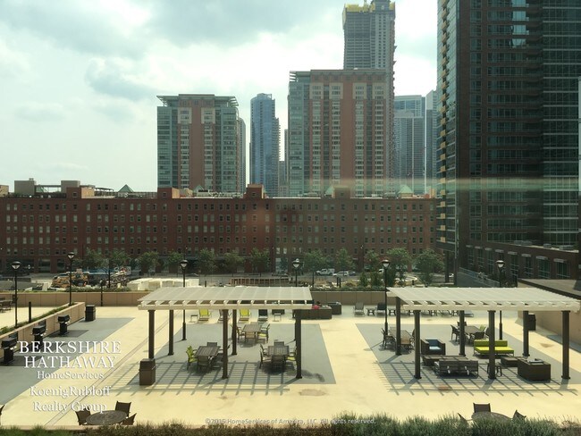 Foto del edificio - 423 E Ohio St