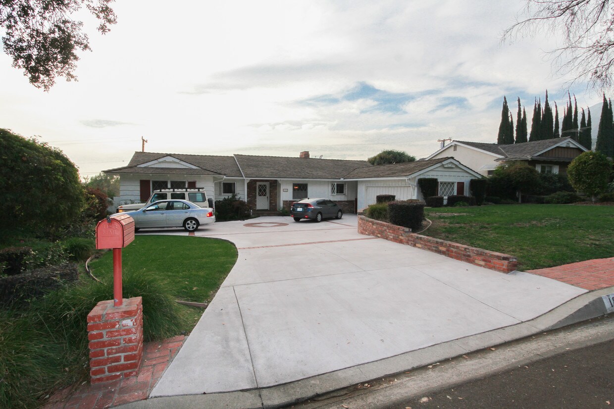 Foto principal - 1837 Chantry Dr