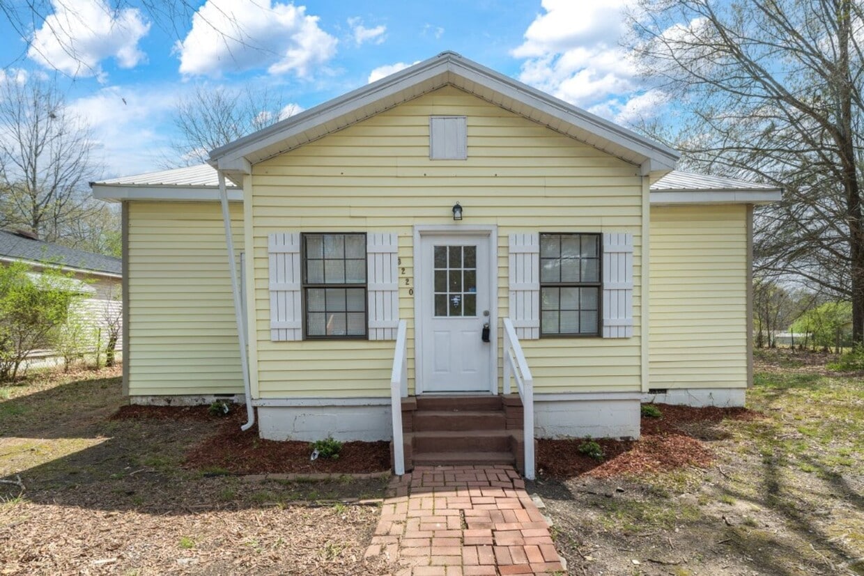 Primary Photo - Fully Renovated 3BR/2BA Home in Pell City ...