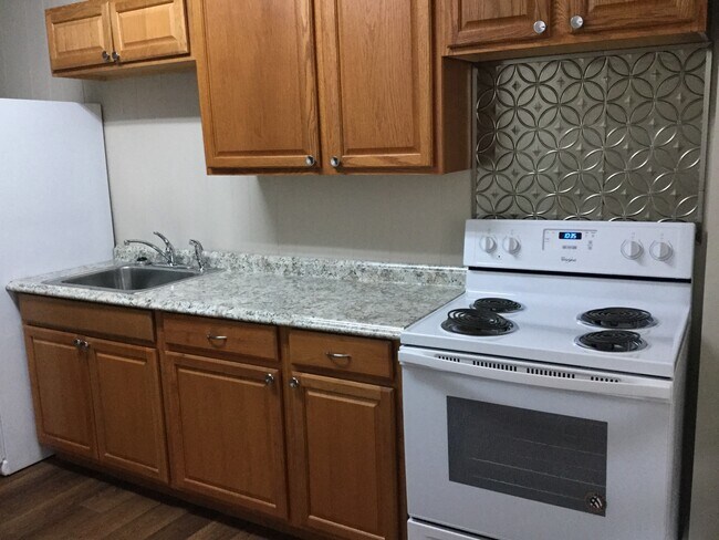 Foto del edificio - 3 Bedroom, 2 1/2  Bathroom half duplex, $1100 mo - Available December 19