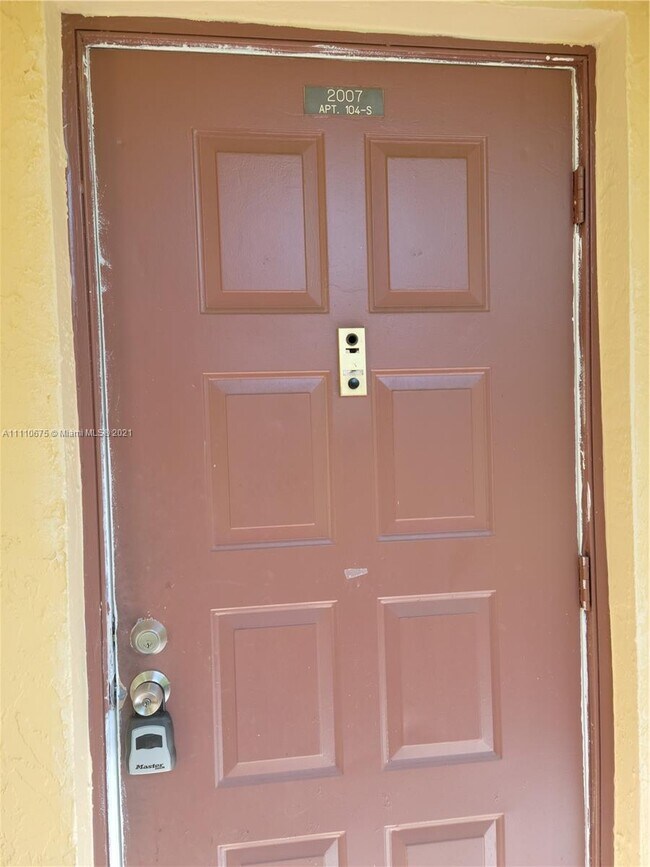 Foto del edificio - 2007 Coral Ridge Dr