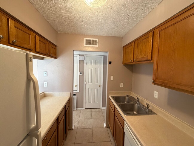 Building Photo - 4506 Laplace St