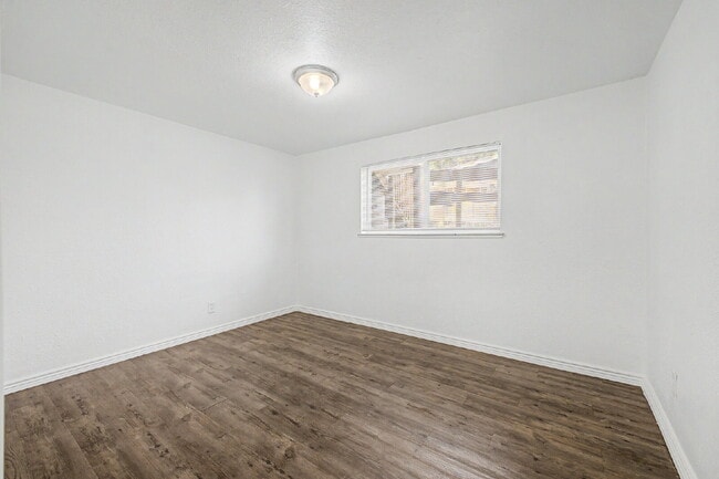 Foto del edificio - Garden Level 2 bedroom/1 bath for rent in Denver