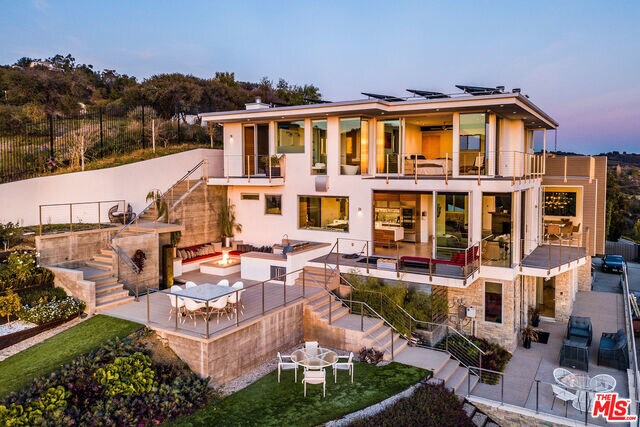Building Photo - 2915 Tuna Canyon Rd