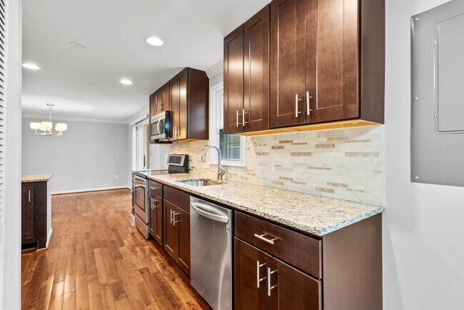 Building Photo - 4 Bedroom, 2.5 Bath Single Family Home in ...