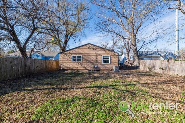 Building Photo - Beautifully Updated 3-Bedroom Home in Central Wichita!