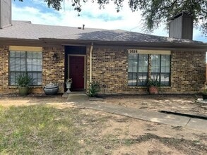 Building Photo - 2028 Heather Brook Dr