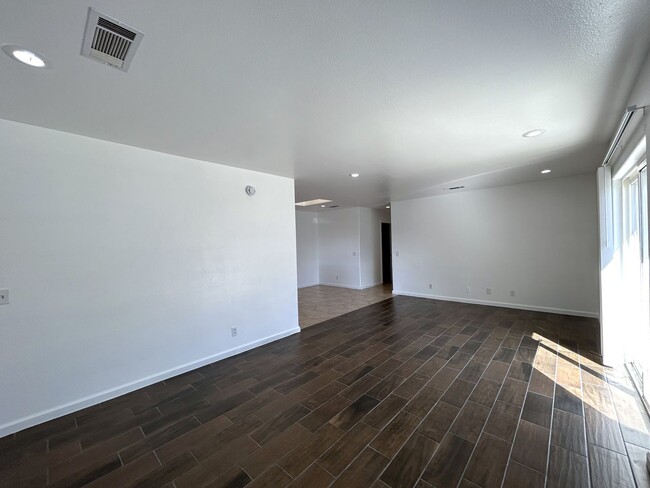 Foto del edificio - AVAILABLE NOW!! 3 Bedroom 2 Bath Apartment...