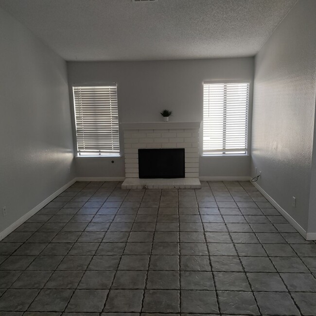 Foto del edificio - Move-In Ready 3-Bedroom, 2-Bath Single-Fam...