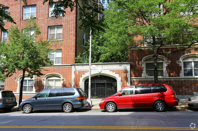 Building Photo - 300 Wadsworth Ter