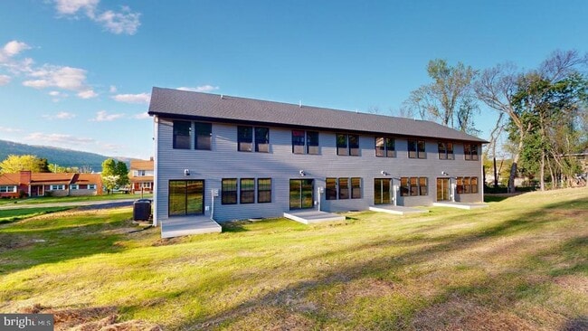 Building Photo - 440 W Gravel Ln
