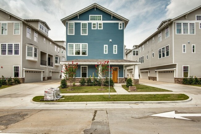Welcome to a beautiful Craftsman-style Tow... - Welcome to a beautiful Craftsman-style Tow... House