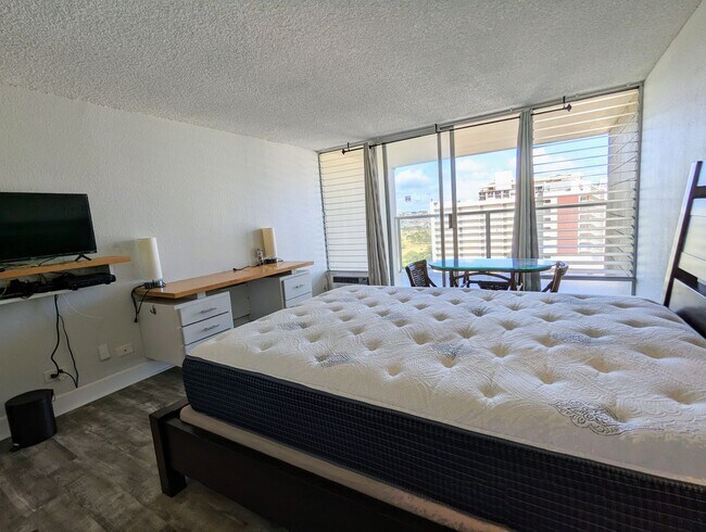 Foto del edificio - Partially Furnished  Studio with 1-Bath at...