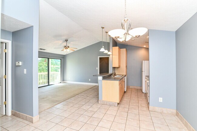 Foto del edificio - 4341 Village Pkwy Cir W
