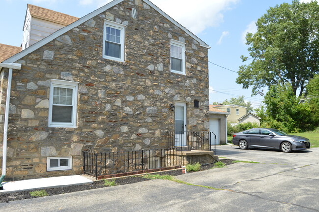 Building Photo - 21 Terrace Rd