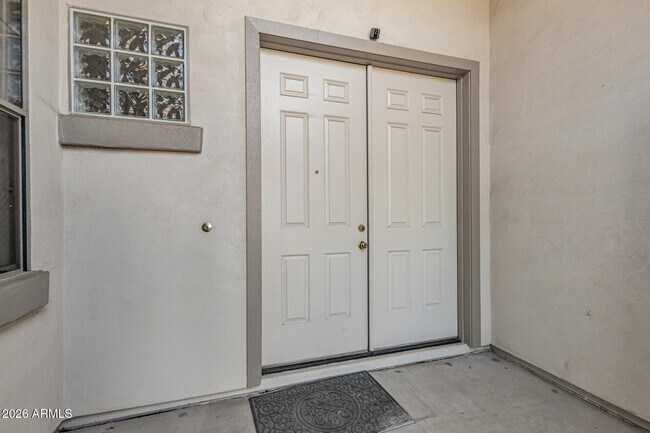 Building Photo - 1687 E Carob Dr