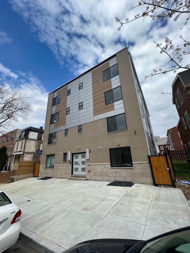Building Photo - 649 N 35th St