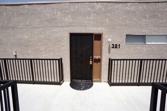 Building Photo - 2601 W Broadway Blvd