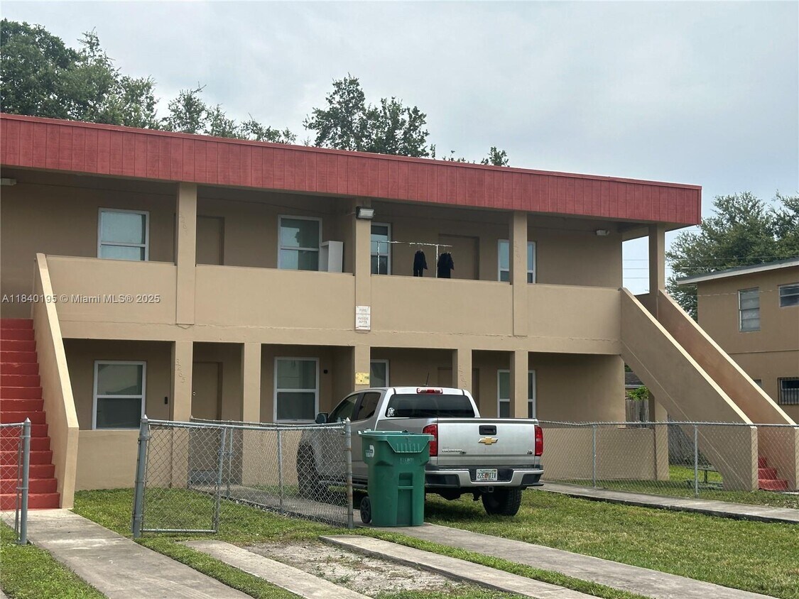 Building Photo - 4725 NW 33rd Ave