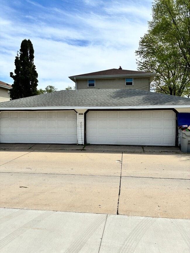 Building Photo - 5721 N 90th St