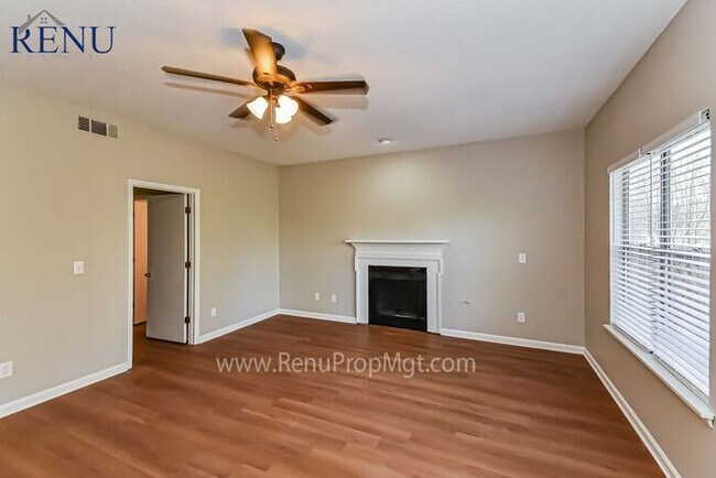Building Photo - Now Available! 3 bed 2.5 bath!
