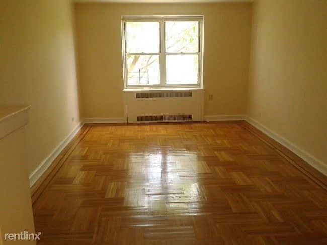 Building Photo - 1 br, 1 bath Apartment - 7001 113th St 3J