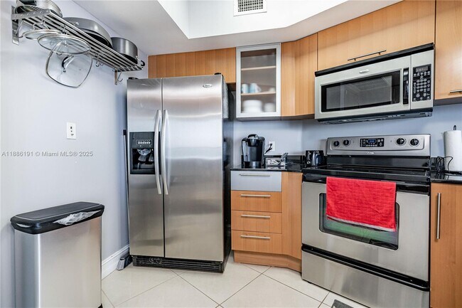 Foto del edificio - 1750 N Bayshore Dr