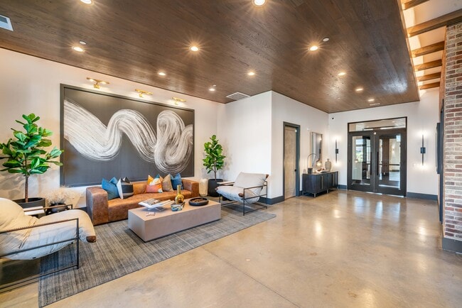 Building Photo - Evolve Huntersville